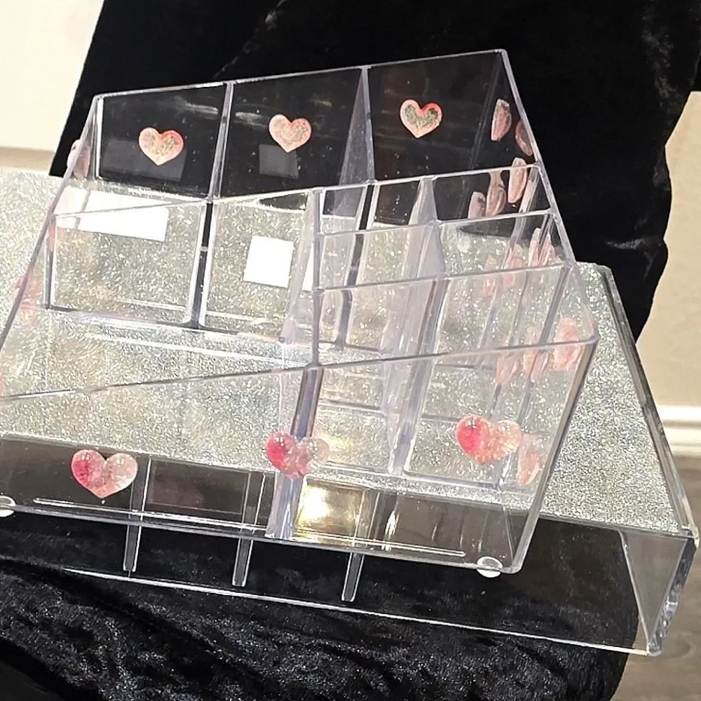 At Home Clear 3D Heart-Patterned Sectioned Cosmetic‎ Organizer